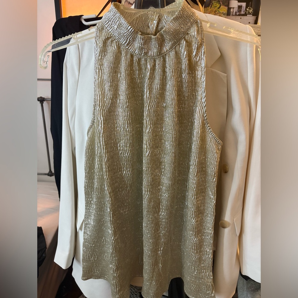 Tinley Road Gold Mock Neck Tank Size Small